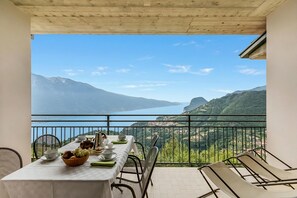 Apartamento família, vários quartos, ao lado da montanha (Bellevue Modern Apartment 9) | Sacada