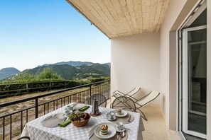 Outdoor dining - Residence Bellevue Modern Apartments (Tremosine)