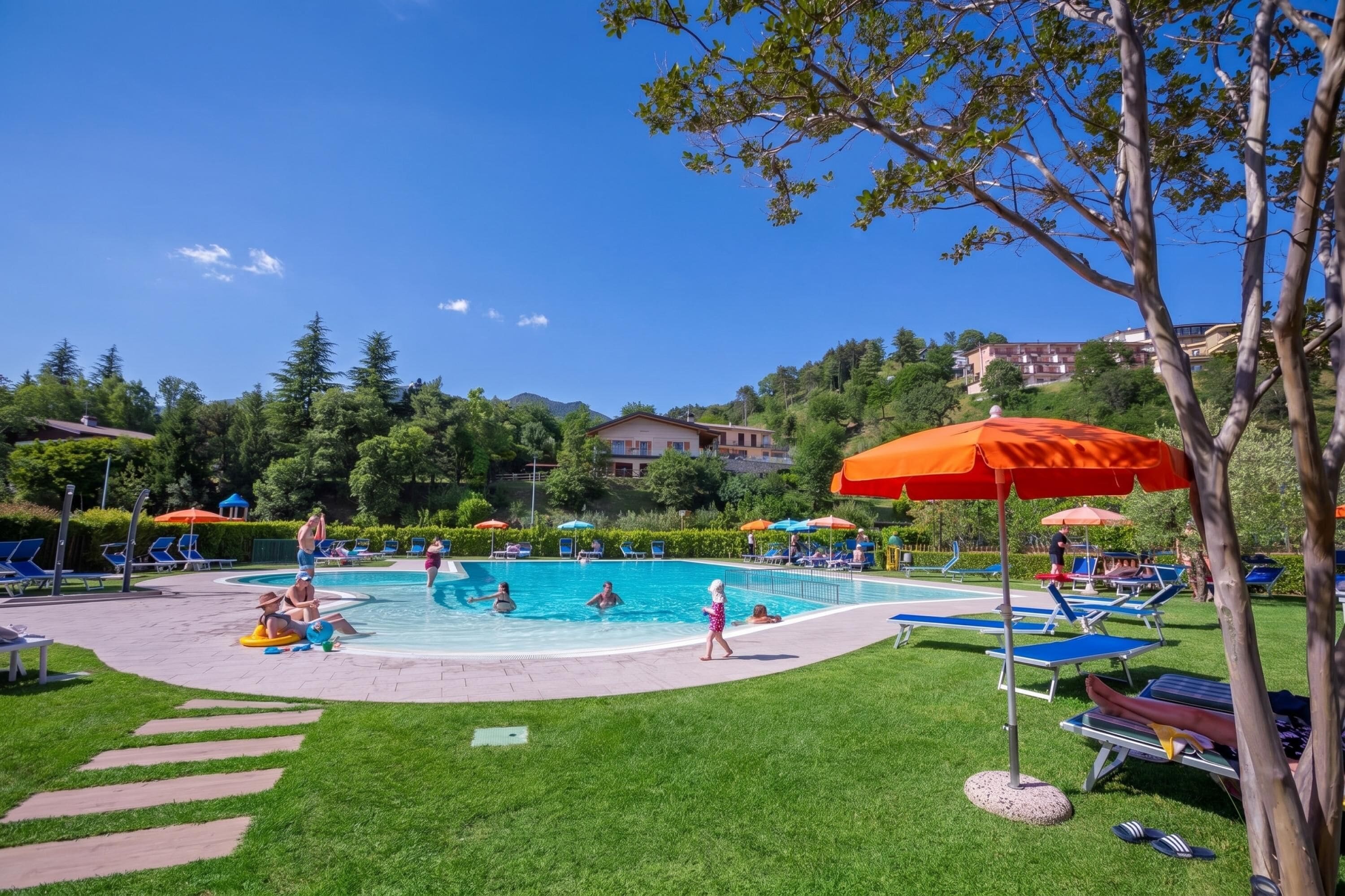 Apartamento família, vários quartos, ao lado da montanha (Residence Bellevue 3) | Piscina | Piscina externa sazonal