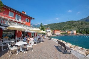 Outdoor dining - Residence Bellevue 8 (Tremosine)