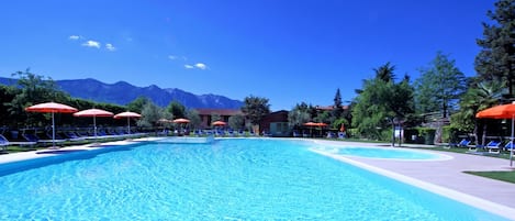 Family Apartment, Multiple Bedrooms, Mountainside (Bellevue Modern Apartment 8) | Pool
