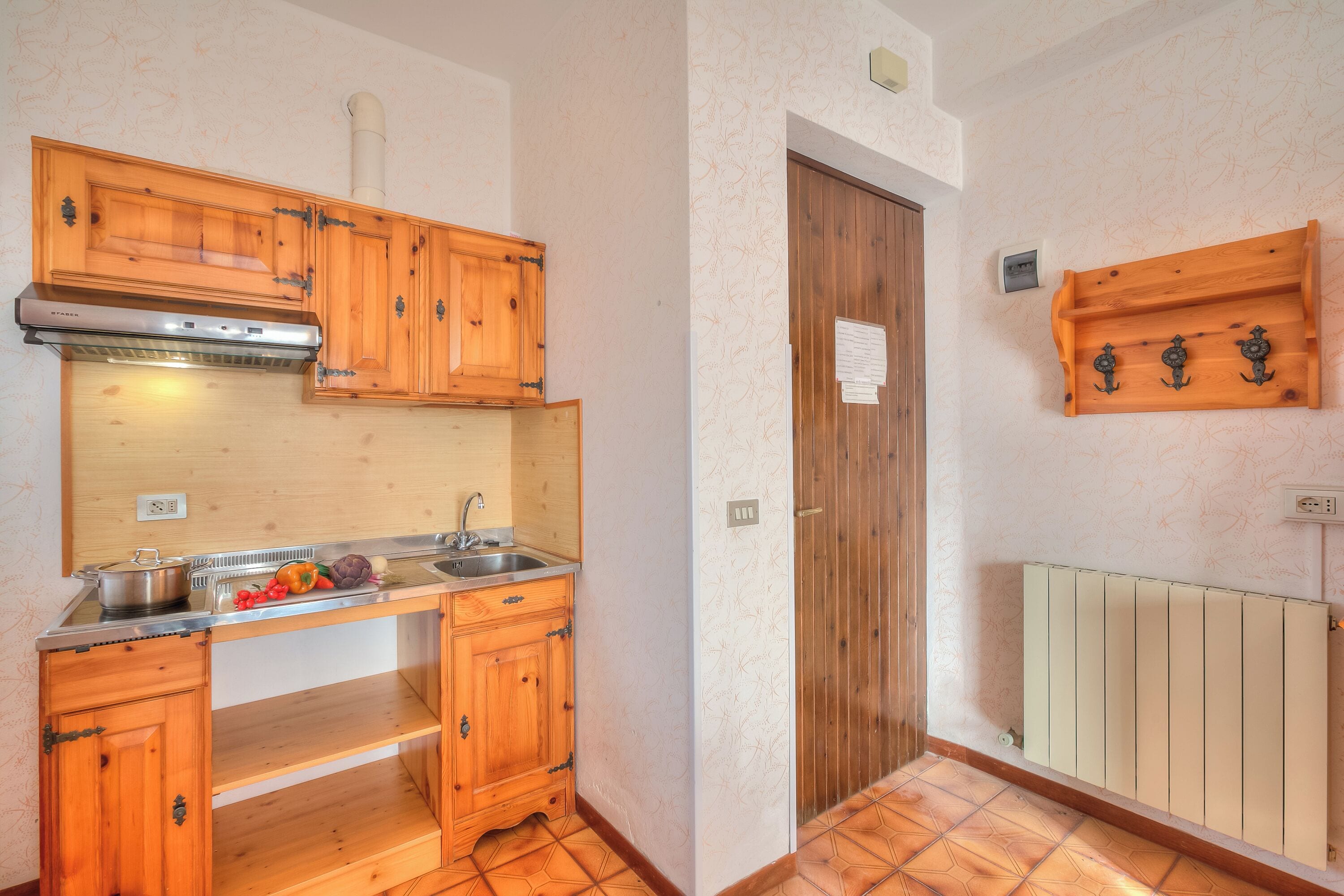Apartamento família, vários quartos, ao lado da montanha (Residence Bellevue 1) | Cozinha privada | Geladeira, micro-ondas, cooktop, cafeteira/chaleira