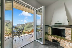 Family Apartment, Multiple Bedrooms, Mountainside (Bellevue Modern Apartment 8) | Balcony