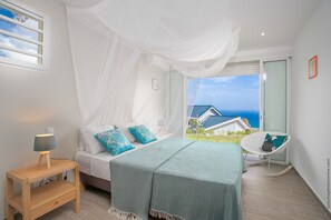 3 chambres, coffres-forts dans les chambres, fer et planche à repasser