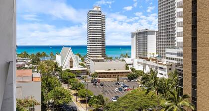 Deluxe Ocean and City View Waikiki Banyan Condo, Free Parking & Wi-Fi