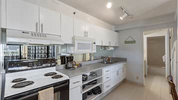 Condo, 1 Bedroom | Private kitchen | Oven, coffee/tea maker, toaster