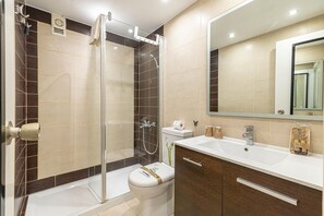 Bruser, hårtørrer, håndklæder, Sæbe