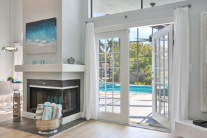 Interior - Villa Treasure Island - Beautifully Renovated Private Pool Home w/ Hottub (Bradenton)