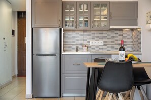 Fridge, oven, stovetop, coffee/tea maker - GO2TENERIFE Apart'Luna Pool & Sea view (Arona)