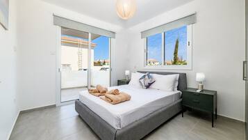 2 bedrooms, in-room safe, iron/ironing board, WiFi (free)