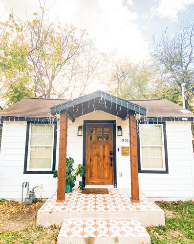 The Boho Cottage Minutes to Downtown Austin and The Lake