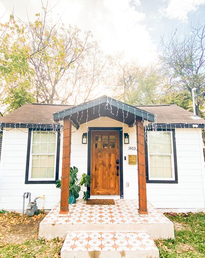 The Boho Cottage Minutes to Downtown Austin and The Lake