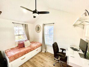 2 chambres, fer et planche à repasser, Wi-Fi gratuit, draps fournis
