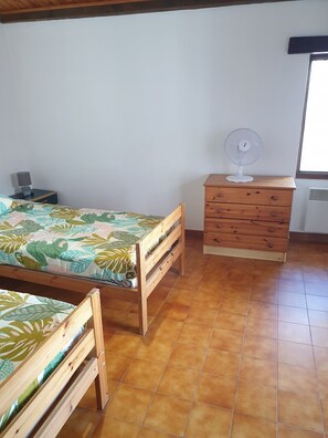 2 chambres, fer et planche Ă repasser, draps fournis
