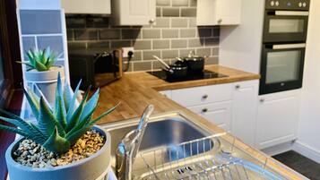 City House | Private kitchen | Full-size fridge, microwave, oven, stovetop