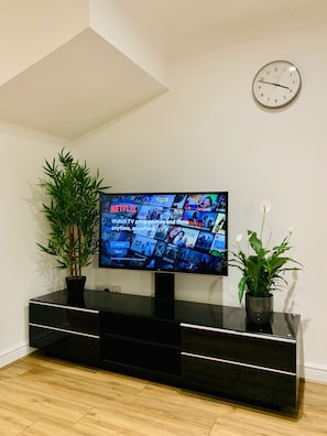 City-House | Wohnzimmer | Flachbildfernseher