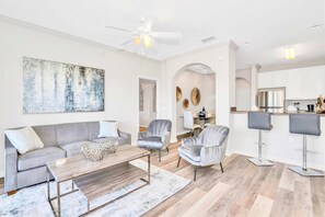 TV - Upstay - Pet-Friendly Family Condo near Disney (Winter Garden)