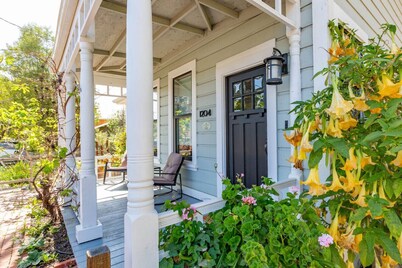 Iconic Modern Farmhouse+walkable+views+BBQ