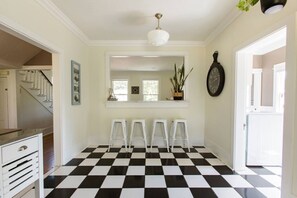 Interior - Iconic Modern Farmhouse+walkable+views+BBQ (San Luis Obispo)