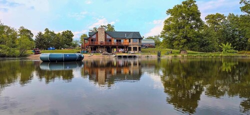 Fischer’s Secret Cabin on Private lake