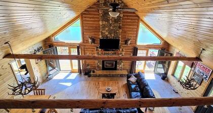 Fischer’s Secret Cabin on Private lake