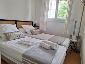 2 chambres, fer et planche à repasser, lit parapluie, Wi-Fi gratuit