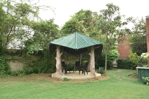Remarkable 6-bedroom Farmhouse in South Delhi