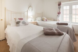 4 bedrooms, iron/ironing board, WiFi, bed sheets - Cosy Norfolk Cottage (King's Lynn)