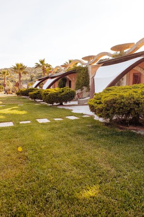 Property grounds - Apartment 3 places near the sea in front of the pool (Vieste)