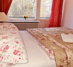 3 bedrooms, desk, travel crib, WiFi - Nanas Holiday Home (Lübeck)