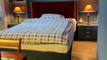 3 bedrooms, desk, travel crib, WiFi