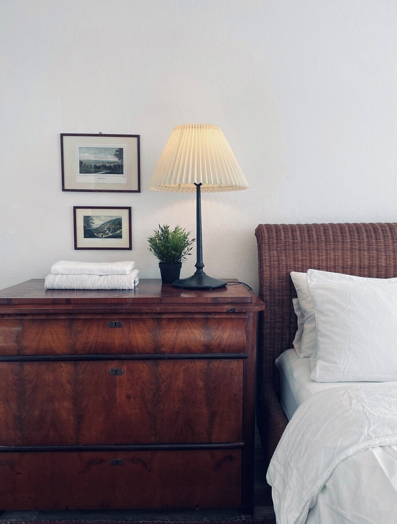 3 bedrooms, desk, travel crib, WiFi