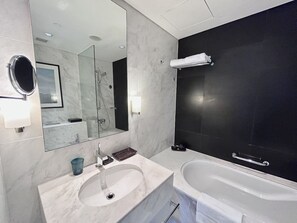 Apartment (0 Bedroom) | Bathroom - Fashion Avenue Dubai Mall Residences - Studio with balcony (Dubai)