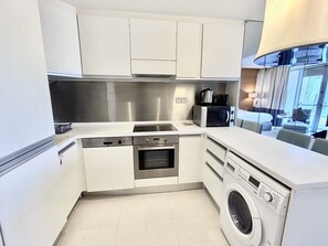 Apartment (0 Bedroom) | Private kitchen