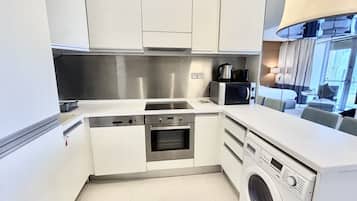 Apartment (0 Bedroom) | Private kitchen | Dishwasher