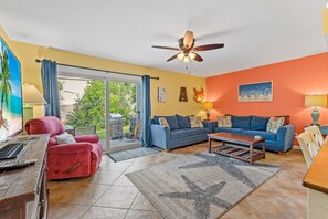 TV, DVD player - Southbay by the Gulf, 3 BR, Pool out Front Door, Gas Grill, 5min walk to beach (Destin)