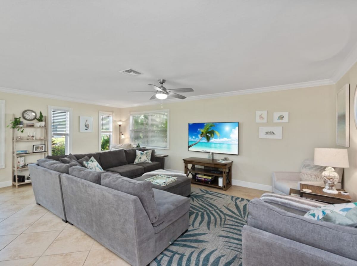 Photo 13 of Naples Park Pool & Spa Home 1 Mile to Beach and Tropical Oasis Fenced Yard.