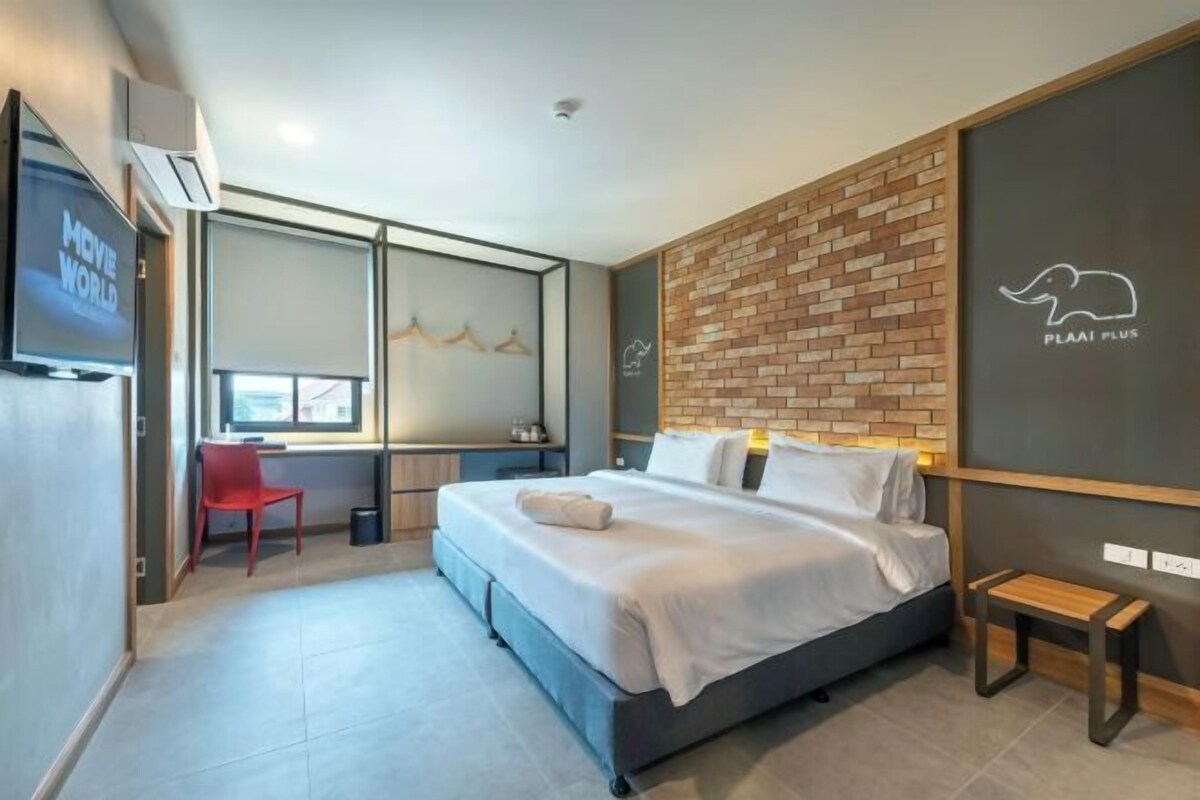 Ropa de cama hipoalergénica, escritorio, wifi gratis y ropa de cama