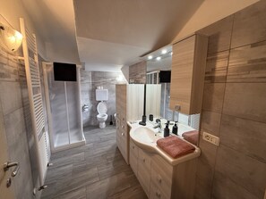 Shower, towels