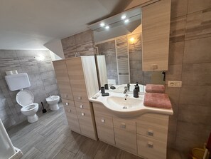 Douche, serviettes fournies