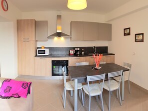 Kühlschrank, Mikrowelle, Ofen, Geschirrspüler