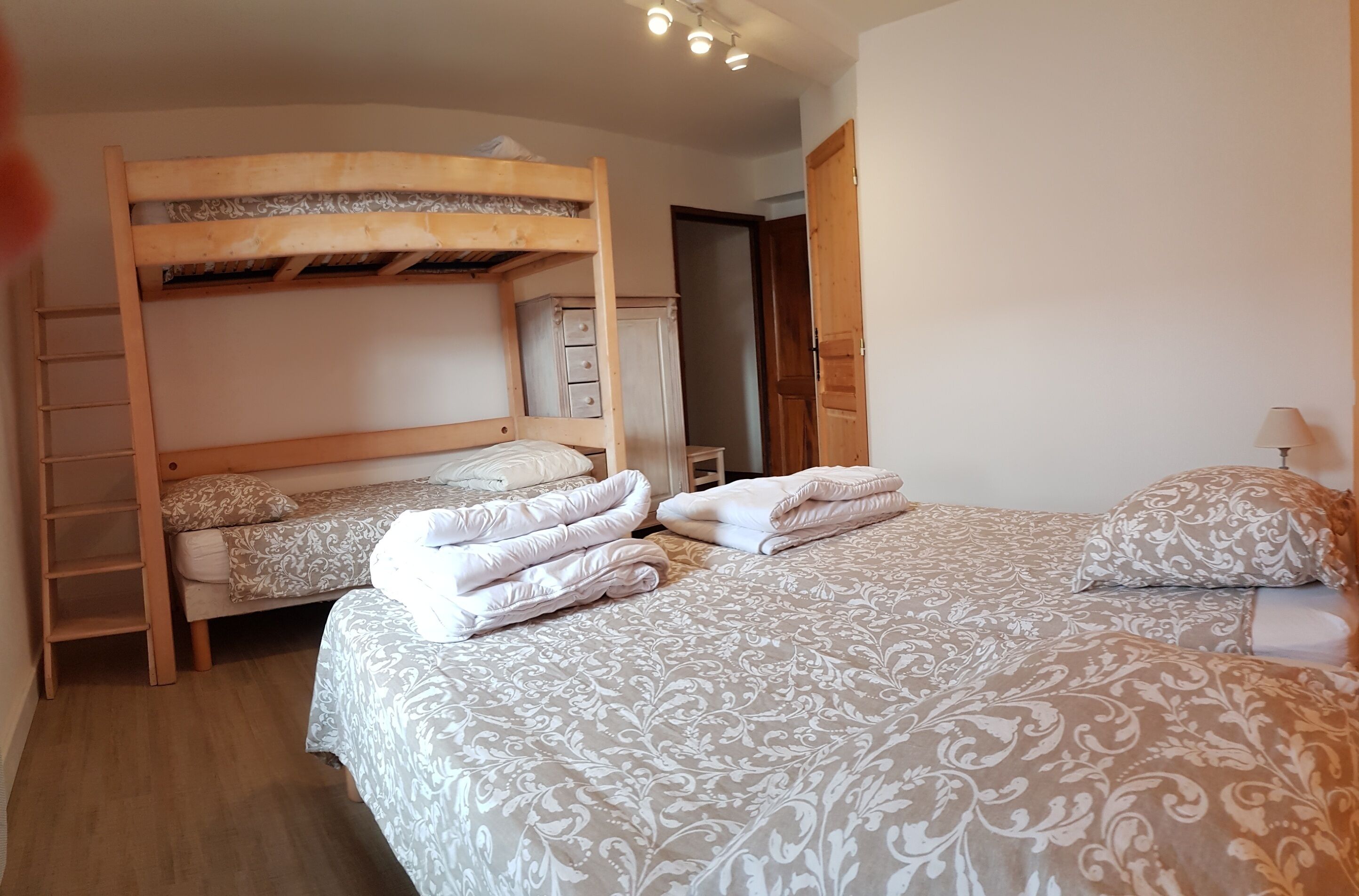 3 Schlafzimmer, Bügeleisen/Bügelbrett, Reisekinderbett, WLAN