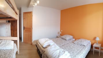 3 bedrooms, iron/ironing board, travel cot, WiFi