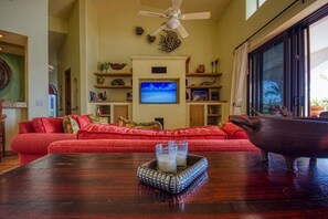 Deluxe House | Living area | Flat-screen TV - Casa Juan (San José del Cabo)