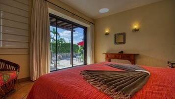 Deluxe House | 6 bedrooms, iron/ironing board, free WiFi, bed sheets