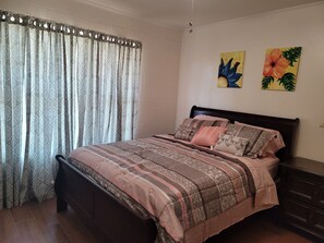 4 bedrooms, iron/ironing board, free WiFi, bed sheets