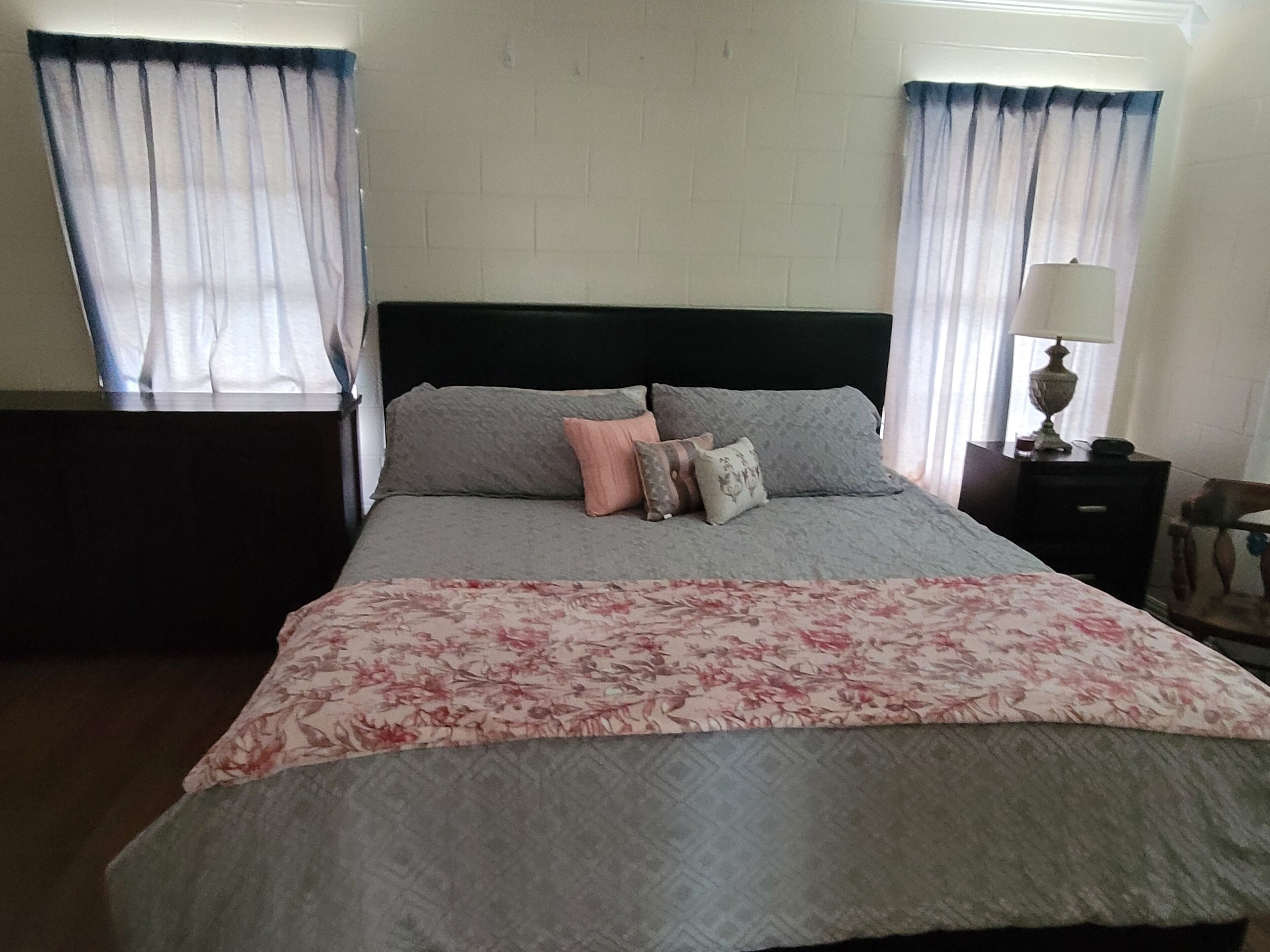 4 chambres, fer et planche à repasser, Wi-Fi gratuit, draps fournis