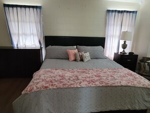 4 chambres, fer et planche à repasser, Wi-Fi gratuit, draps fournis