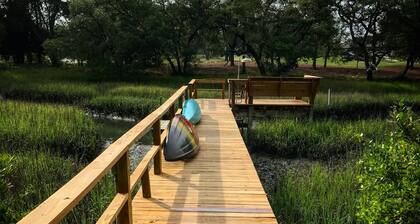 Waterfront house. Pier, kayak, fishing, privacy, nature. Near beaches, boating.