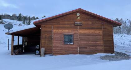 Deer Cabin * Yellowstone/Forest * Private Hot Tub